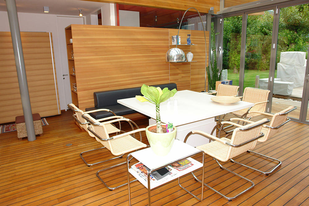 Ein besonderer Anblick: Villa am Kalterer See DSC03200-1 Uno spettacolo speciale: villa sul lago di Caldaro svg+xml;charset=utf