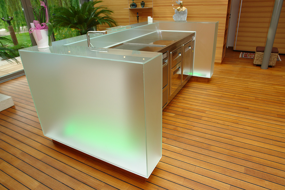 Ein besonderer Anblick: Villa am Kalterer See DSC03201 Uno spettacolo speciale: villa sul lago di Caldaro svg+xml;charset=utf