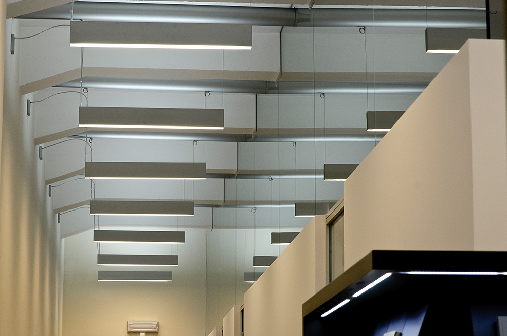 FOTO:GEORG HOFER 2009 Eine Visitenkarten in Holz für die Kellereigenossenschaft Terlan svg+xml;charset=utf