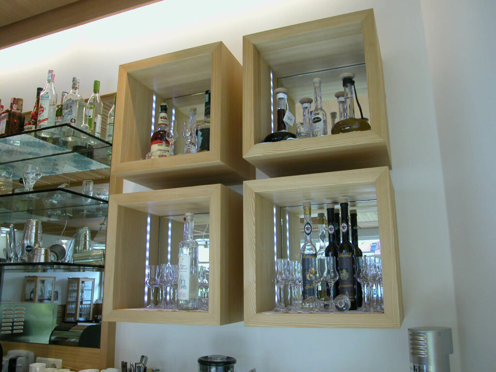 Hotelfachschule Bruneck DSCN1860-1 Eine Lärchenbar für die Hotelfachschule Bruneck svg+xml;charset=utf