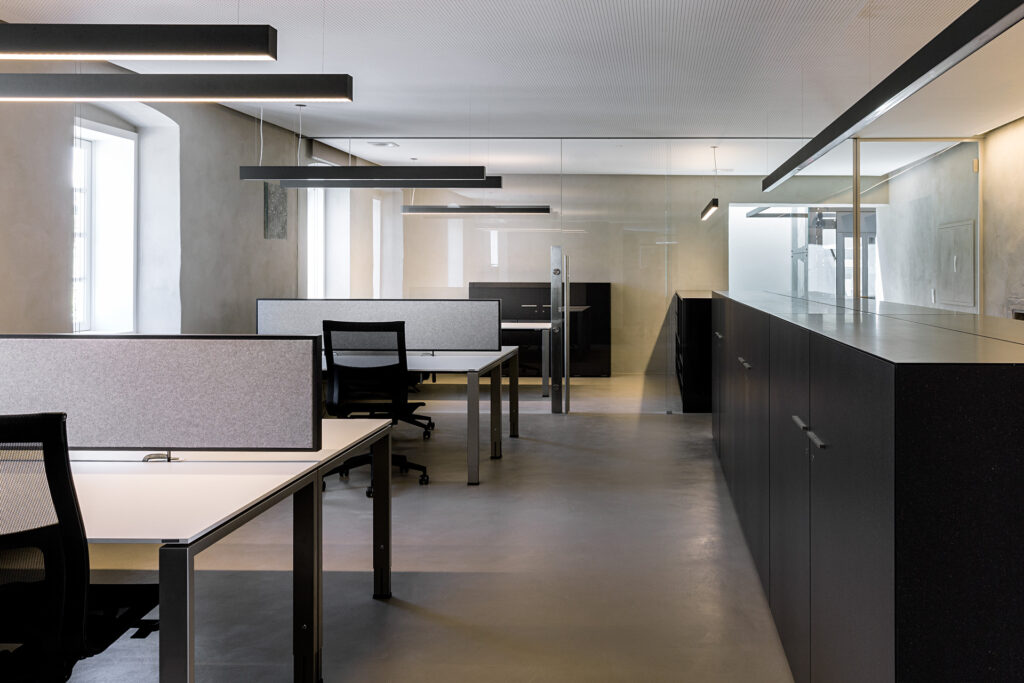 kellerei_girlan_16 Die Eiche sum Wein in der Kellerei Girlan svg+xml;charset=utf